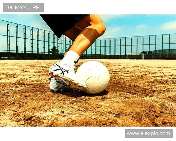 足球鞋的创新与发展：从技术革新到场上表现的全面解析